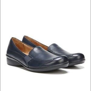 New Navy Blue Carryon Leather Loafer
